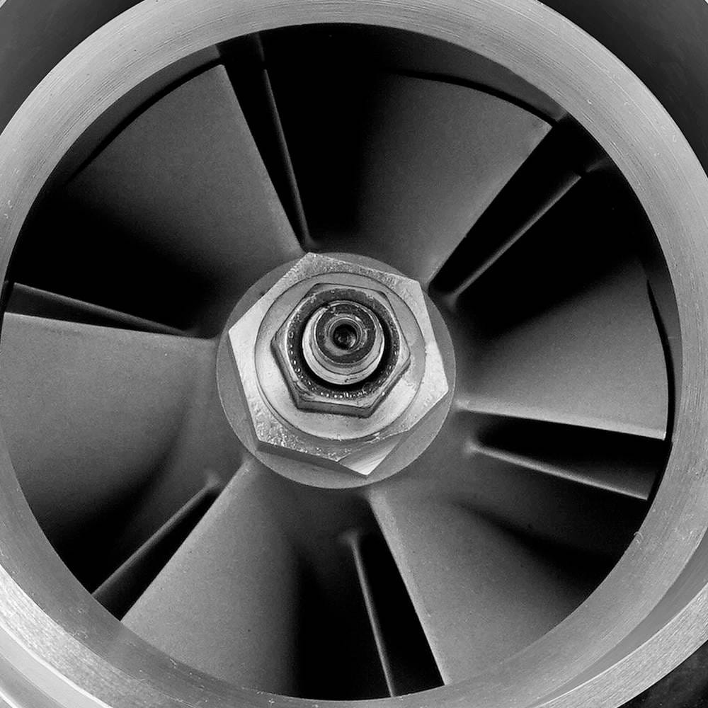 Universell T3-turbo A/R 0.63 med intercooler og 2.5 tommers 64 mm rørsett